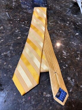 Perry Ellis pure Silk Butter Yellow Tie